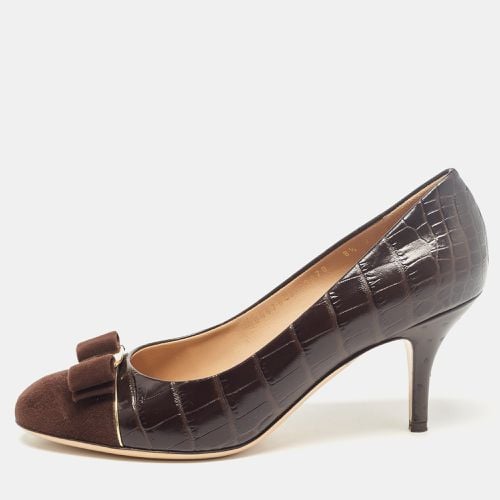 Salvatore Ferragamo Brown Embossed Croc and Suede Vara Bow Pumps 39 - Salvatore Ferragamo - Modalova