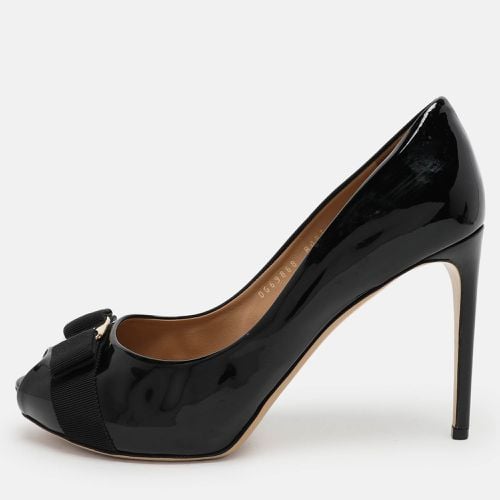 Salvatore Ferragamo Black Patent Leather Vara Bow Pumps Size 40 - Salvatore Ferragamo - Modalova