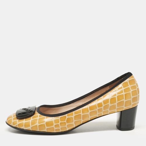 Salvatore Ferragamo Yellow Croc Embossed Patent Leather Pumps Size 38.5 - Salvatore Ferragamo - Modalova