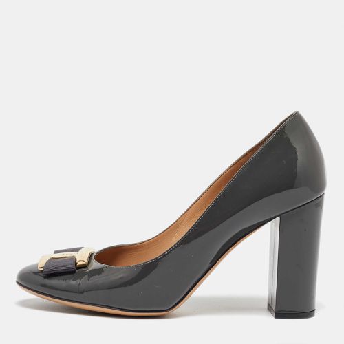 Salvatore Ferragamo Grey Patent Leather Vara Bow Pumps Size 40.5 - Salvatore Ferragamo - Modalova