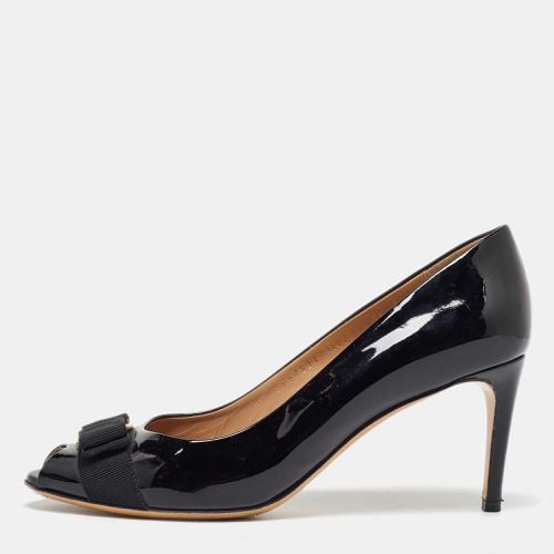 Salvatore Ferragamo Black Patent Leather Vara Bow Peep Toe Pumps Size 40 - Salvatore Ferragamo - Modalova