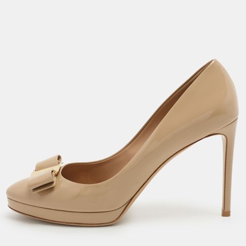 Salvatore Ferragamo Beige Patent Leather Vara Bow Platform Pumps Size 41 - Salvatore Ferragamo - Modalova