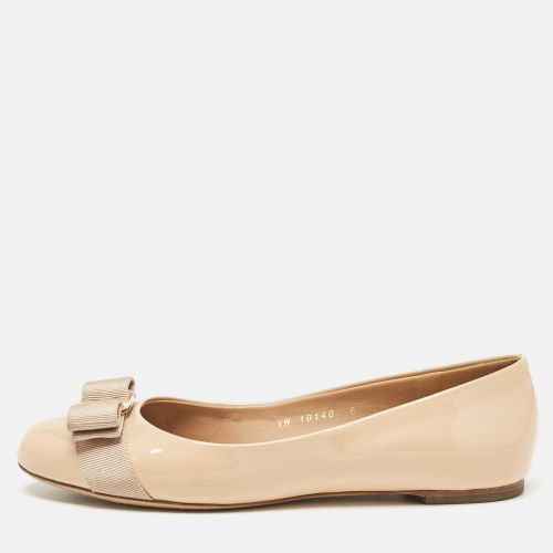 Salvatore Ferragamo Beige Patent Leather Vara Bow Ballet Flats Size 36.5 - Salvatore Ferragamo - Modalova