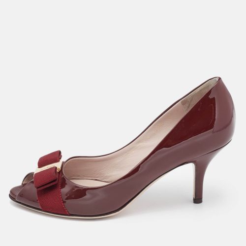 Salvatore Ferragamo Burgundy Patent Leather Vara Bow Peep Toe Pumps Size 36.5 - Salvatore Ferragamo - Modalova