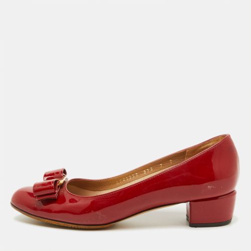 Salvatore Ferragamo Red Patent Leather Vara Bow Pumps Size 37.5 - Salvatore Ferragamo - Modalova