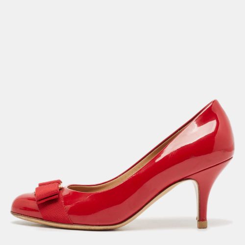 Salvatore Ferragamo Red Patent Leather Vara Bow Pumps Size 35 - Salvatore Ferragamo - Modalova