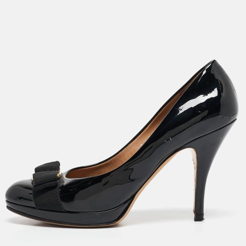 Salvatore Ferragamo Black Patent Leather Vara Bow Pumps Size 37.5 - Salvatore Ferragamo - Modalova