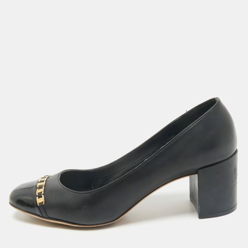 Salvatore Ferragamo Black Patent and Leather Vara Chain Pumps Size 37 - Salvatore Ferragamo - Modalova