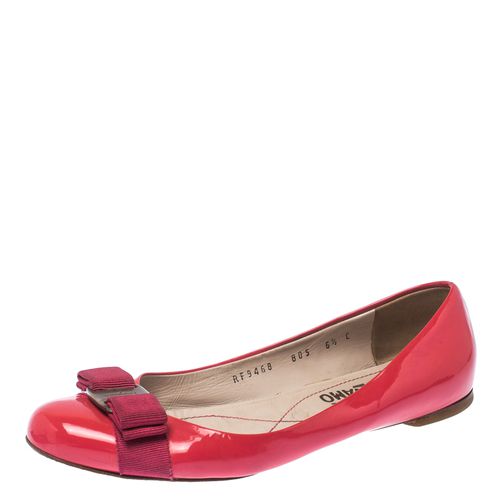 Salvatore Ferragamo Pink Patent Leather Vara Bow Ballet Flats Size 37 - Salvatore Ferragamo - Modalova