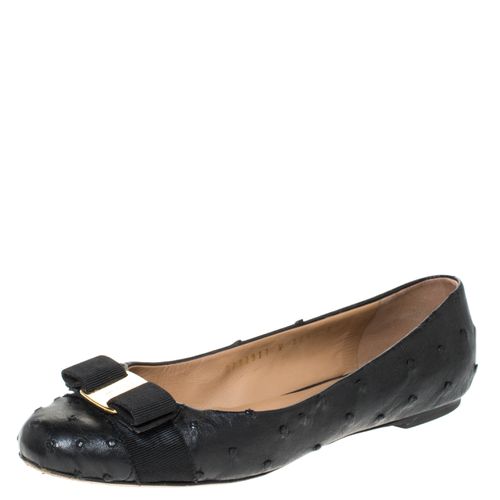 Salvatore Ferragamo Black Ostrich Leather Varina Ballet Flats Size 38.5 - Salvatore Ferragamo - Modalova