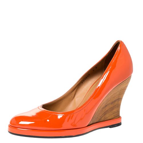 Salvatore Ferragamo Orange Patent Leather Wedge Platform Pumps Size 38.5 - Salvatore Ferragamo - Modalova