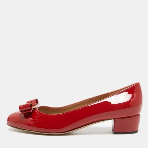 Salvatore Ferragamo Red Patent Leather Vara Bow Pumps Size 39 - Salvatore Ferragamo - Modalova