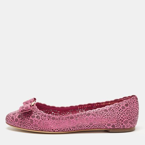 Salvatore Ferragamo Magenta Leather Lasercut Vara Bow Ballet Flats Size 40.5 - Salvatore Ferragamo - Modalova