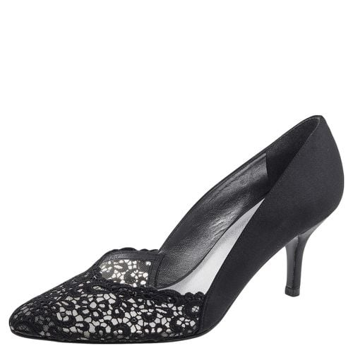 Stuart Weitzman Black Satin and Lace Almond Toe Pumps Size 38 - Stuart Weitzman - Modalova