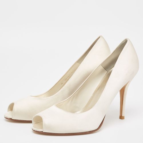 Satin Peep Toe Pumps Size 40.5 - Stuart Weitzman - Modalova