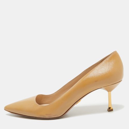 Prada Beige Saffiano Patent Leather Pointed Toe Pumps Size 39.5 - Prada - Modalova