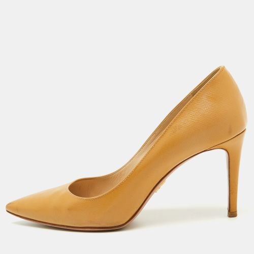 Prada Beige Patent Leather Pointed Toe Pumps Size 36.5 - Prada - Modalova