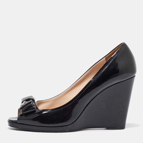 Prada Black Patent Leather Bow Peep Toe Wedge Pumps Size 39 - Prada - Modalova