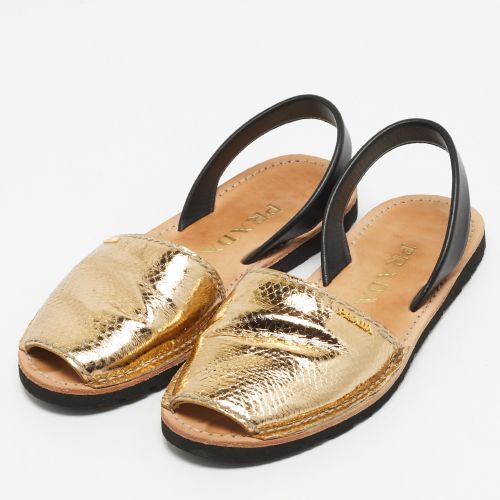 Size 38.5 /Black Python Embossed and Leather Flat Sandals - Prada - Modalova