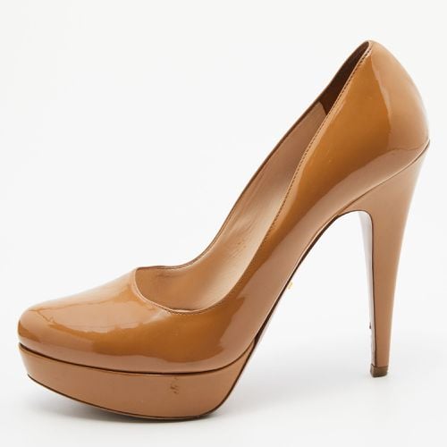 Prada Beige Patent Leather Platform Pumps Size 38.5 - Prada - Modalova