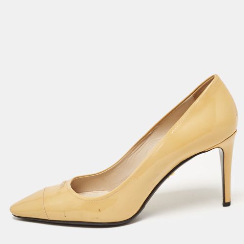 Prada Beige Patent Leather Pointed Toe Pumps Size 39.5 - Prada - Modalova