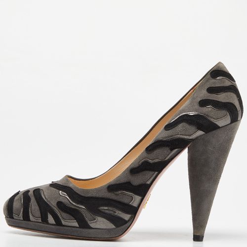 Prada Grey/Black Suede Platform Pumps Size 38.5 - Prada - Modalova