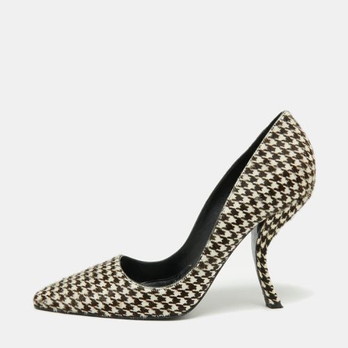 Roger Vivier White/Black Calf Hair Houndstooth Pumps Size 39 - Roger Vivier - Modalova