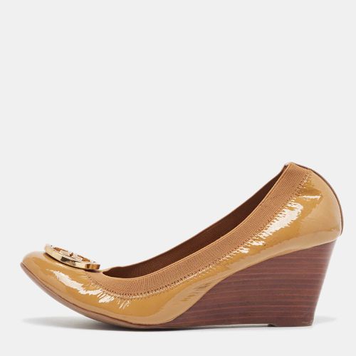 Tory Burch Beige Patent Leather Caroline Wedge Pumps Size 39 - Tory Burch - Modalova