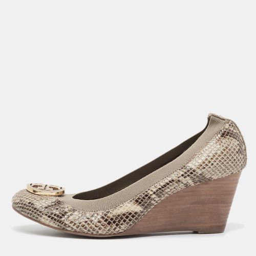 Two Tone Snakeskin Embossed Suede Scrunch Wedge Pumps Size 38 - Tory Burch - Modalova