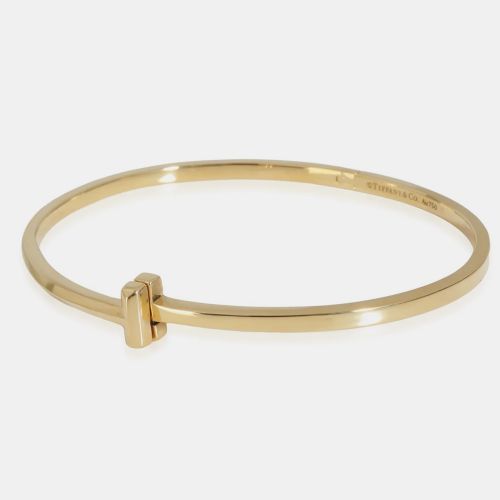 Tiffany & Co. 18K Yellow Gold T Narrow Hinged Bangle Bracelet - Tiffany & Co. - Modalova