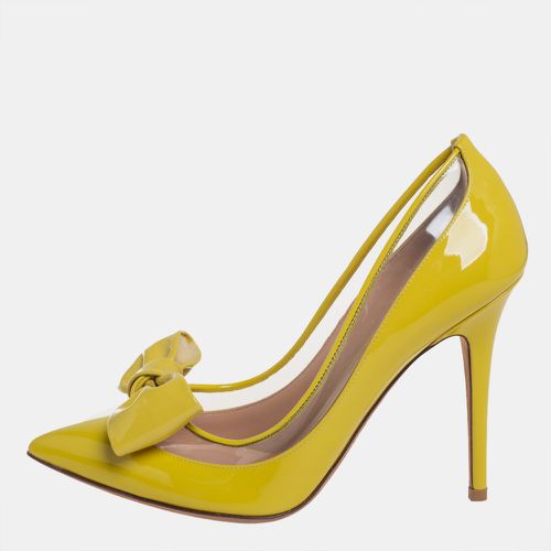 Valentino Yellow Patent Leather And PVC Bow Pointed Toe Pumps Size 39 - Valentino - Modalova