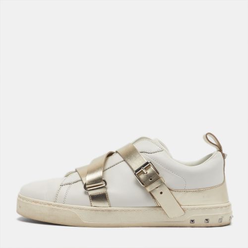 Rockstud Size 38.5 /Gold Leather Low Top Sneakers - Valentino - Modalova