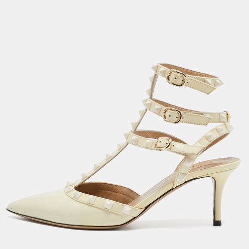 Valentino Cream Patent Leather Rockstud Ankle Strap Pumps Size 38 - Valentino - Modalova