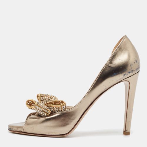 Valentino Metallic Leather Crystal Embellished Bow D'orsay Pumps Size 37.5 - Valentino - Modalova