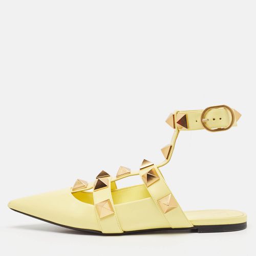 Valentino Yellow Leather Roman Stud Flat Sandals Size 40.5 - Valentino - Modalova