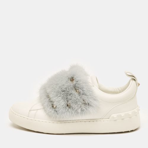 Valentino White Leather and Mink Fur Rockstud Low Top Sneakers Size 37.5 - Valentino - Modalova