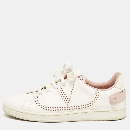 Valentino White Perforated Leather Backnet Rockstud Low Top Sneakers Size 40.5 - Valentino - Modalova