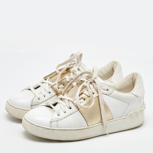 Gold Leather Rockstud Low Top Sneakers Size 35.5 - Valentino - Modalova
