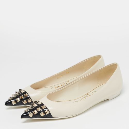 Rockstud Size 36 /Black Leather Pointed Cap Toe Ballet Flats - Valentino - Modalova