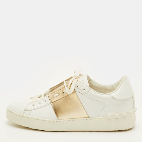 Rockstud Size 39.5 /Gold Leather Low Top Sneakers - Valentino - Modalova