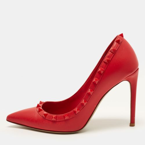 Rockstud Size 37 Leather Pointed Toe Pumps - Valentino - Modalova