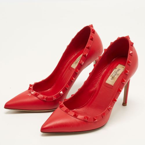 Rockstud Size 37 Leather Pointed Toe Pumps - Valentino - Modalova