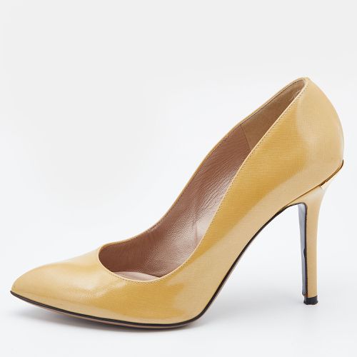 Versace Light Yellow Patent Leather Pointed Toe Pumps Size 38 - Versace - Modalova