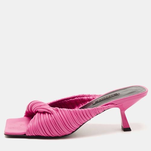 Versace Pink Pleated Leather Plisse Slide Sandals Size 38 - Versace - Modalova