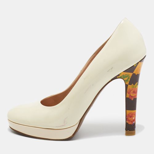 Versace Cream Patent Leather Floral Heel Platform Pumps Size 40 - Versace - Modalova