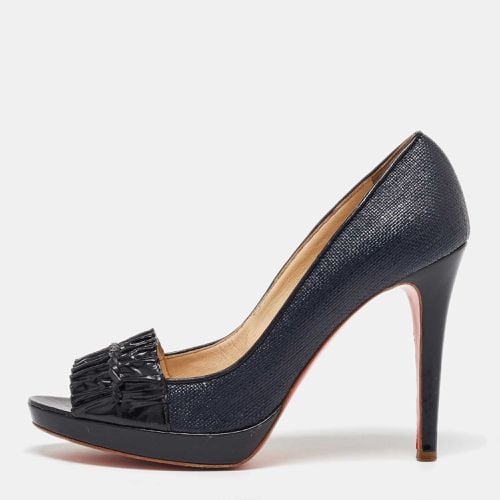 Versace Black Coated Raffia and Patent Leather Peep Toe Pumps Size 39 - Versace - Modalova