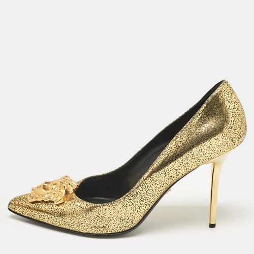 Versace Gold Textured Suede Medusa Pumps Size 40 - Versace - Modalova