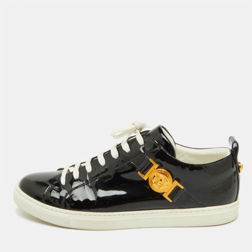 Patent Leather Medusa Embellished Low Top Sneakers Size 38 - Versace - Modalova