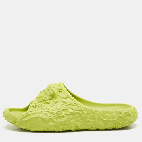 Versace Neon Green Baroque Medusa Embossed Rubber Pool Slide Sandals Size 40 - Versace - Modalova