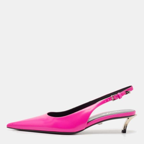 Versace Pink Brushed Leather Pin-Point Slingback Pumps Size 38 - Versace - Modalova